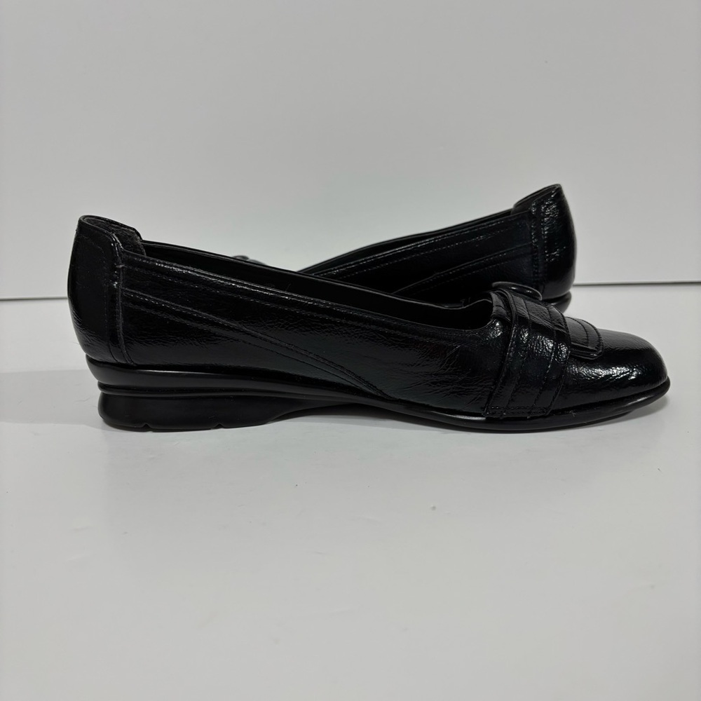 Aerosoles 9M Black Patent Leather Slip-On - Picture 3 of 5